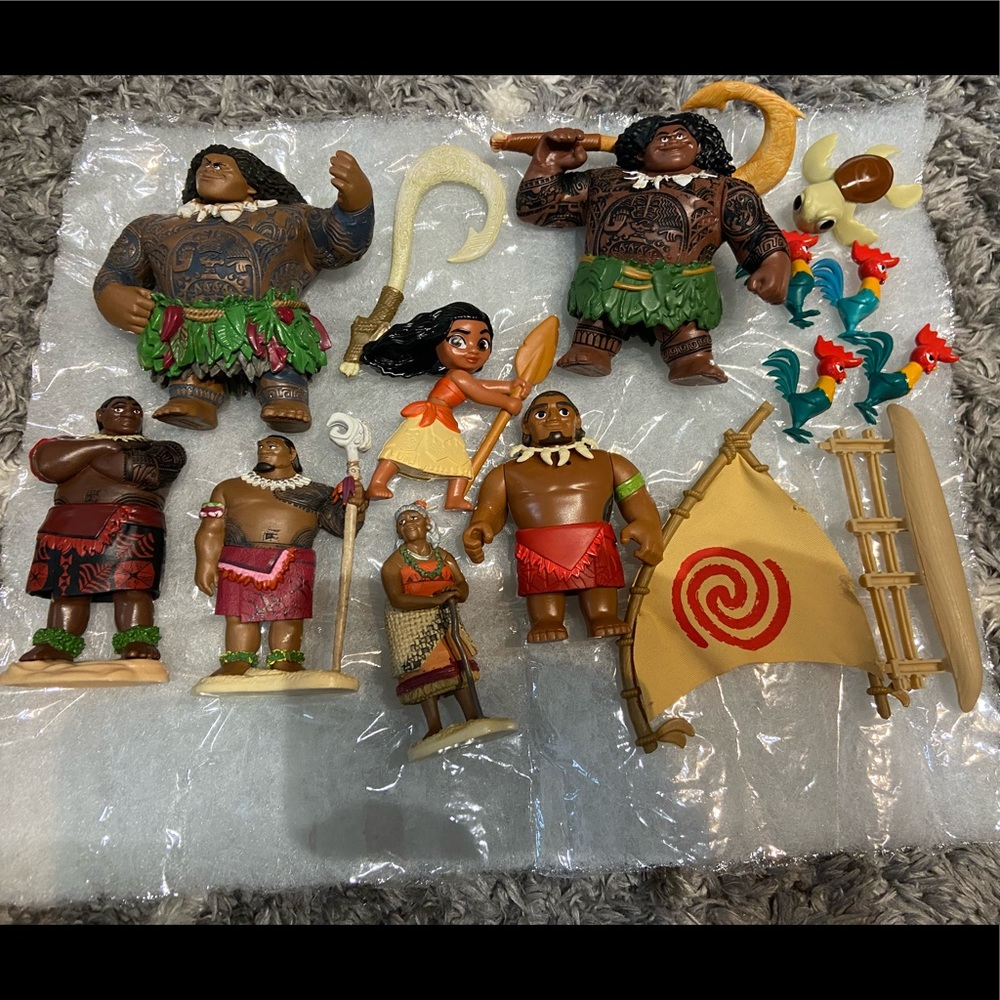 Moana Disney plastic figure toys 2.4 lbs